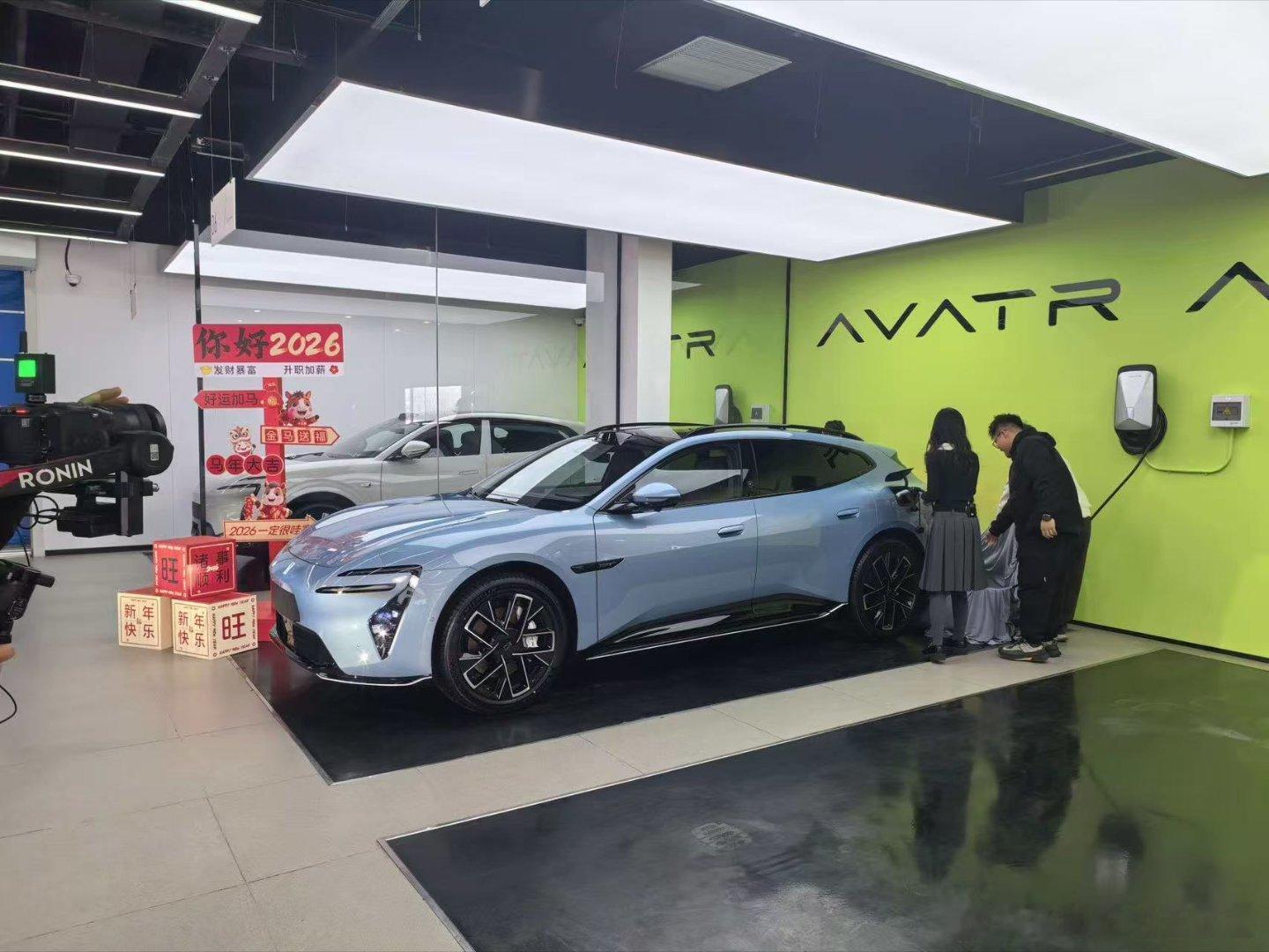 这么看06T实车外观应该还是蛮不错的网图因为角度问题。画面可能会有畸变今天在车友