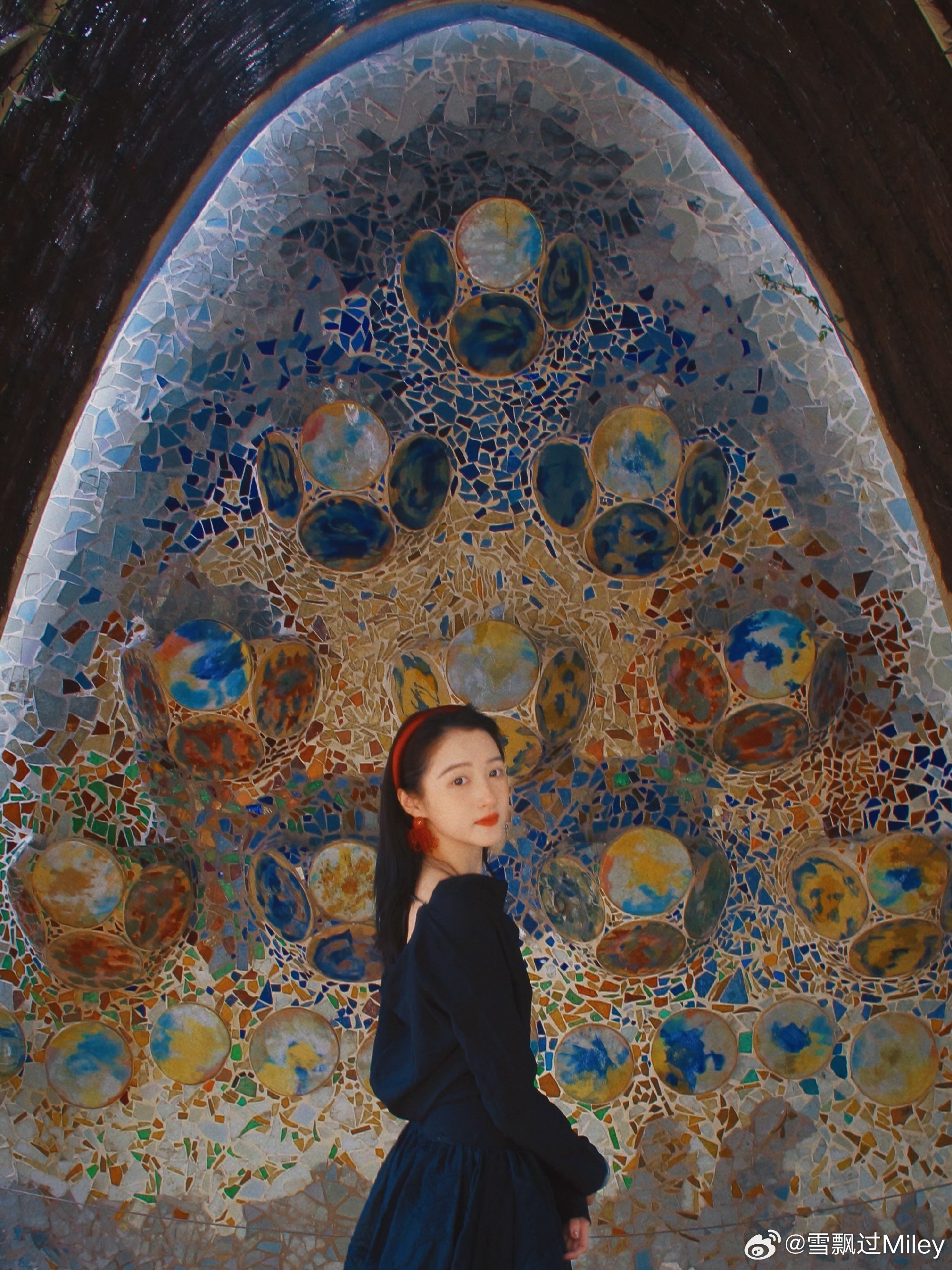 巴塞罗那偶遇关晓彤晨跑 我该怎么形容你的优雅和美丽，只能说越来越喜欢。关晓彤 ​