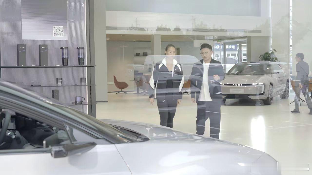 有没有郑钦文的粉丝？不看网球的我都知道，这个算现役女子网球一姐了吧？我一直说不要