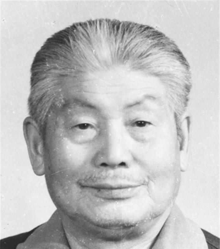 萧军向毛主席提问《红楼梦》角色偏好，没想到主席毫不犹豫地表示最喜欢贾宝玉，你会如