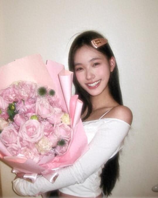 小S二女儿扮明媚少女，私下真实面容照曝光
