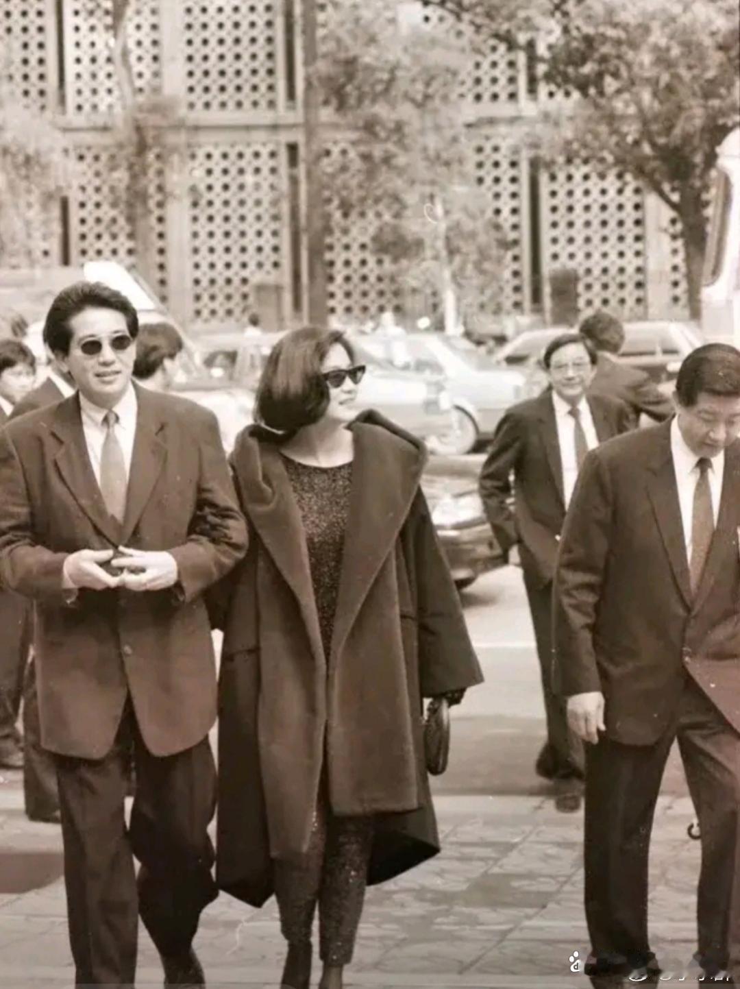 这是80年代，秦汉和林青霞拍滚滚红尘的时候。林青霞看着好时尚啊！（转） ​​​