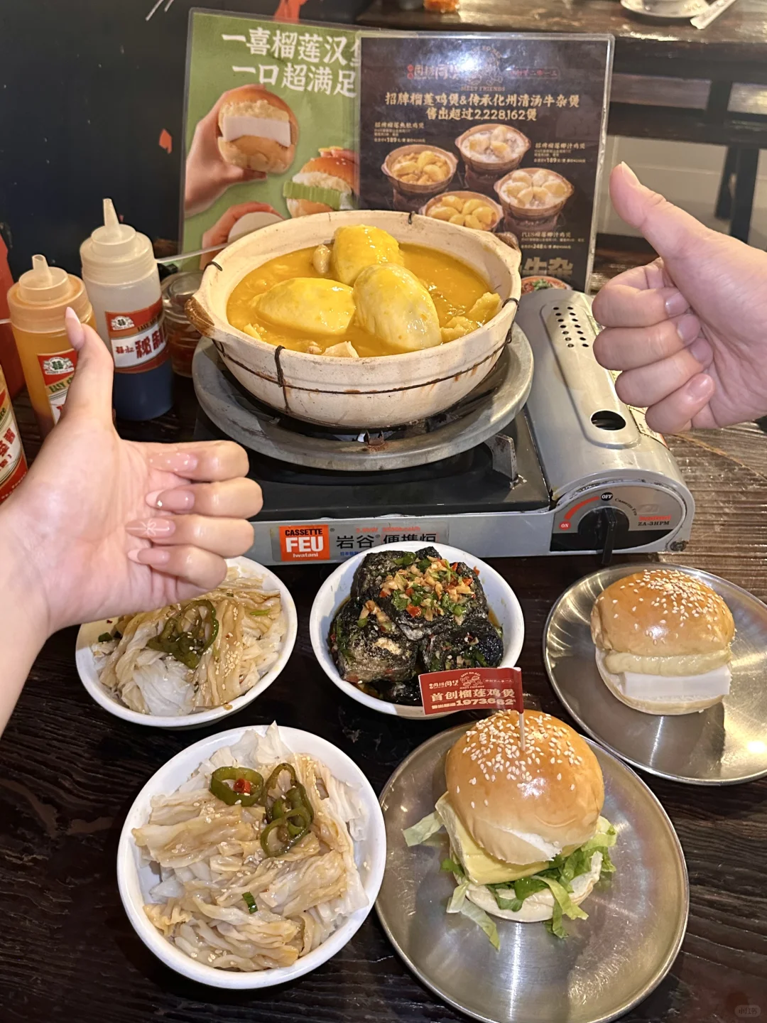 国庆来广州旅游的第一件事：吃榴莲鸡煲！！