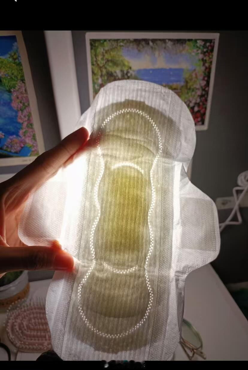卫生巾塌房用什么才安全  卫生巾造假风波 卫生巾塌房？来看看如何正确选择！[并不