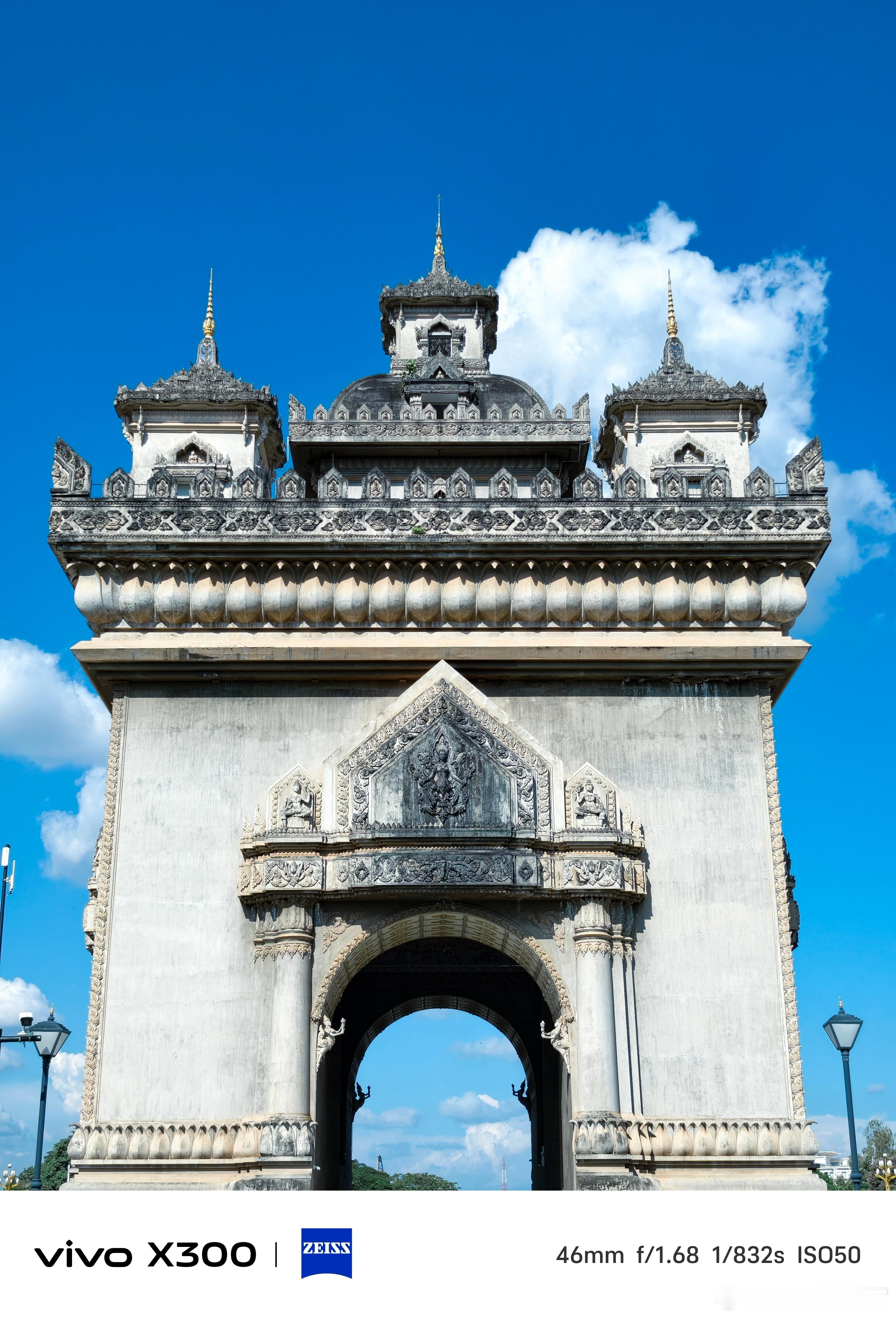 为啥给你们说标准版就够用了，来看看我拿vivo X300在老挝随手拍的样张吧，实