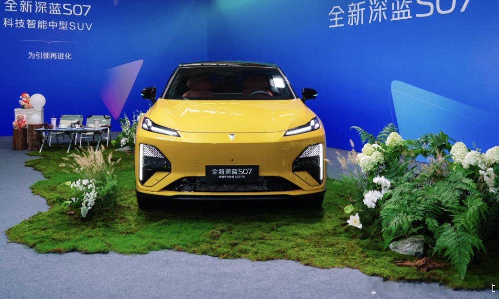 全新深蓝S07正式上市，售价15.69万元-17.39万元，有以下变化：1、新车
