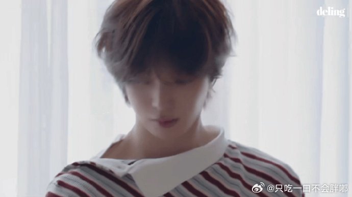 K中国个人首封 这组大片真的很有质感，不是那种千篇一律的帅气。K的眼神和肢体语言