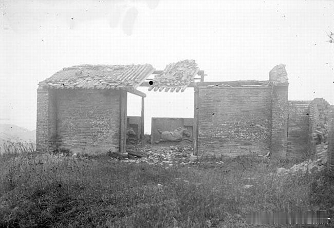 1907年，还未被盗卖的昭陵六骏浮雕，六骏是唐太宗李世民生前的爱马，分别名为“拳