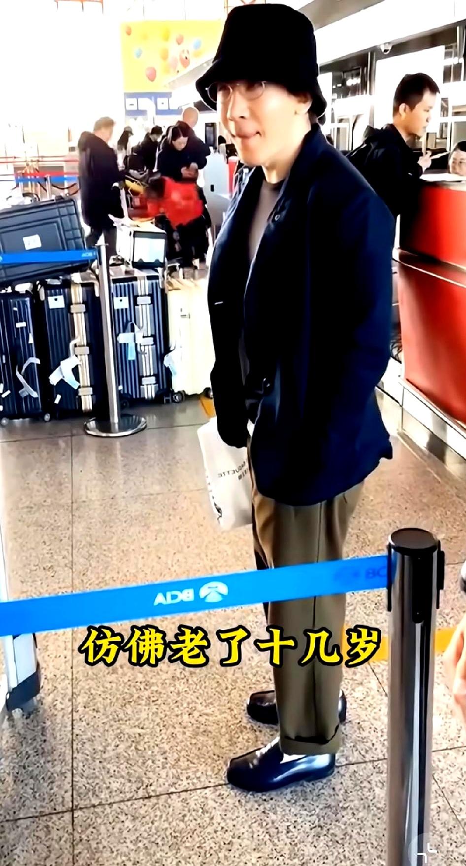 谁敢信呐？
2024年春晚刘谦在台上大变魔术的时候，兜里其实正揣着一张肺腺癌诊断