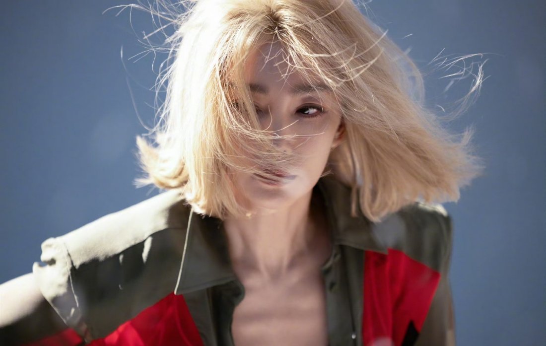 把李冰冰认成了Angelababy，美的独具一格，两位都很美！！ 