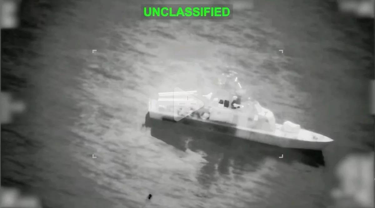 CNN报道，美军宣布摧毁伊朗布雷艇。

当地时间10日，美国中央司令部发布声明，