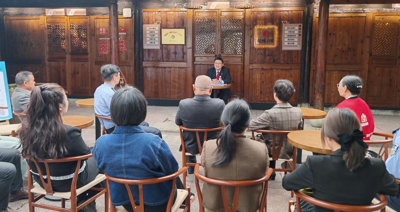 在镇海澥浦镇十七房村一处农家院落里，藏着能速调纠纷的小院——全区首个设在村社的“