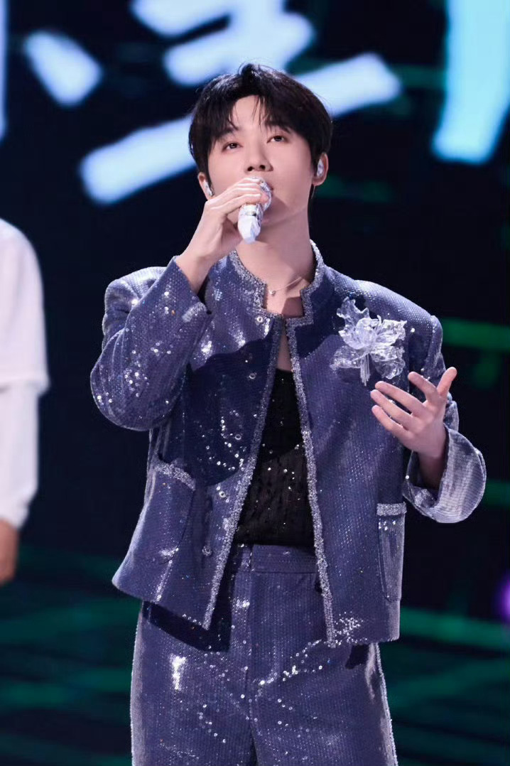 蒋敦豪新歌上线深耕音乐初心不改，蒋敦豪全新单曲惊喜上线，唱腔细腻共情力满分，曲风