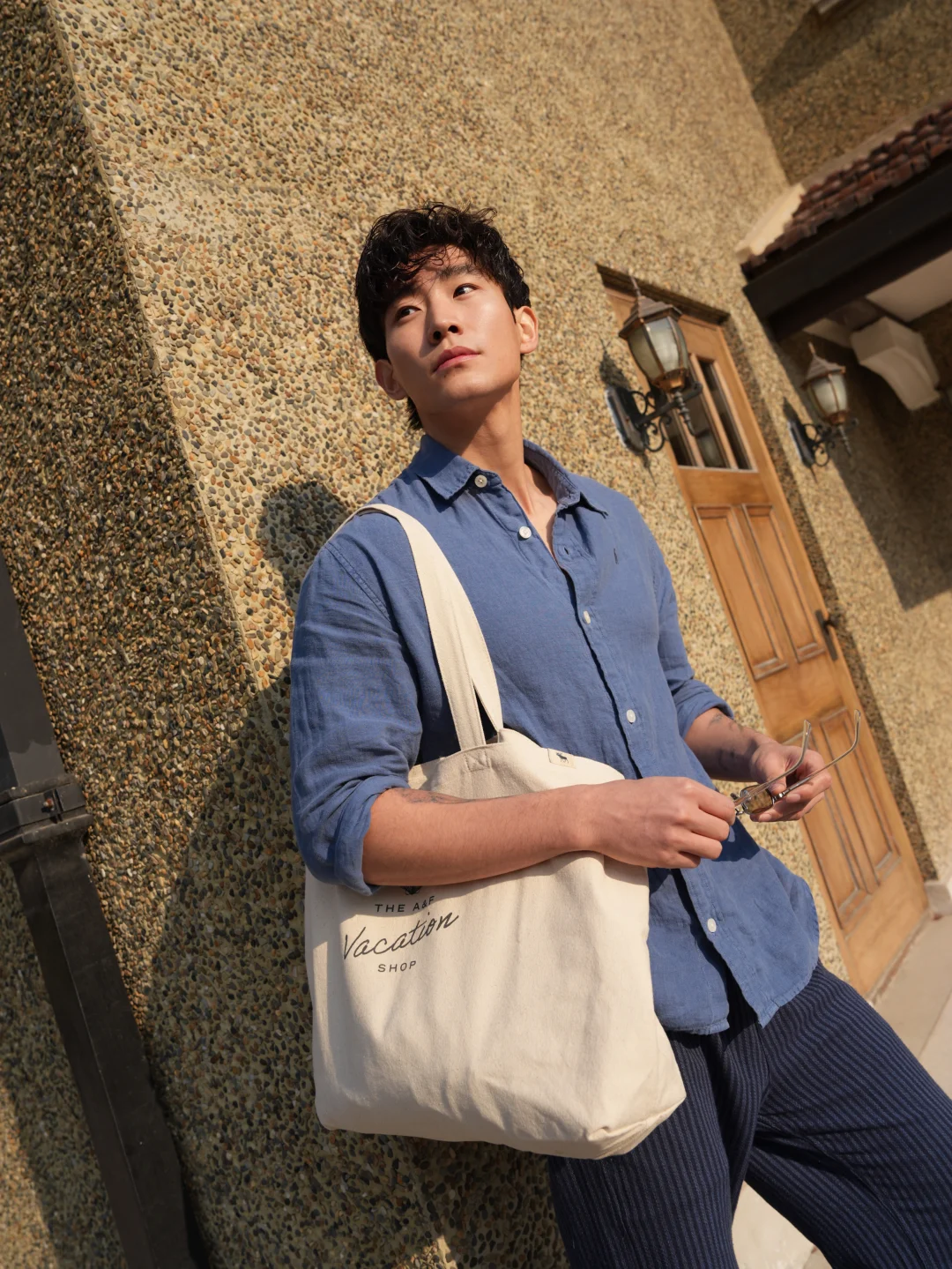 穿着亚麻，走进假期