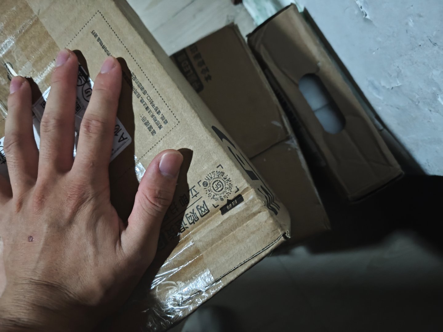 粉丝礼物已经全部打包准备好了，等一个快递 ​​​