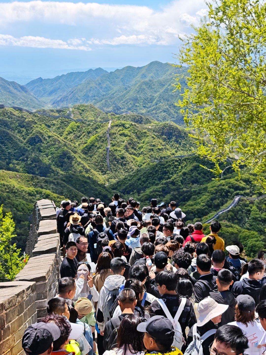 五一排队现状假期景点排队现状，北京欢迎你