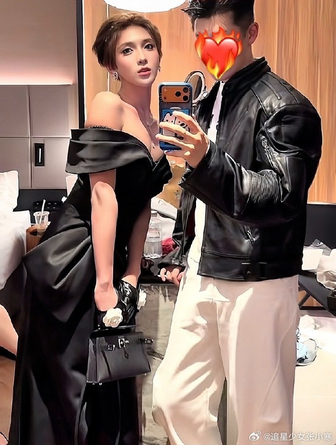 小澈过生日网红起床了小澈和朋友一起庆祝生日，棕色头发这位和小澈一模一样啊。小澈和