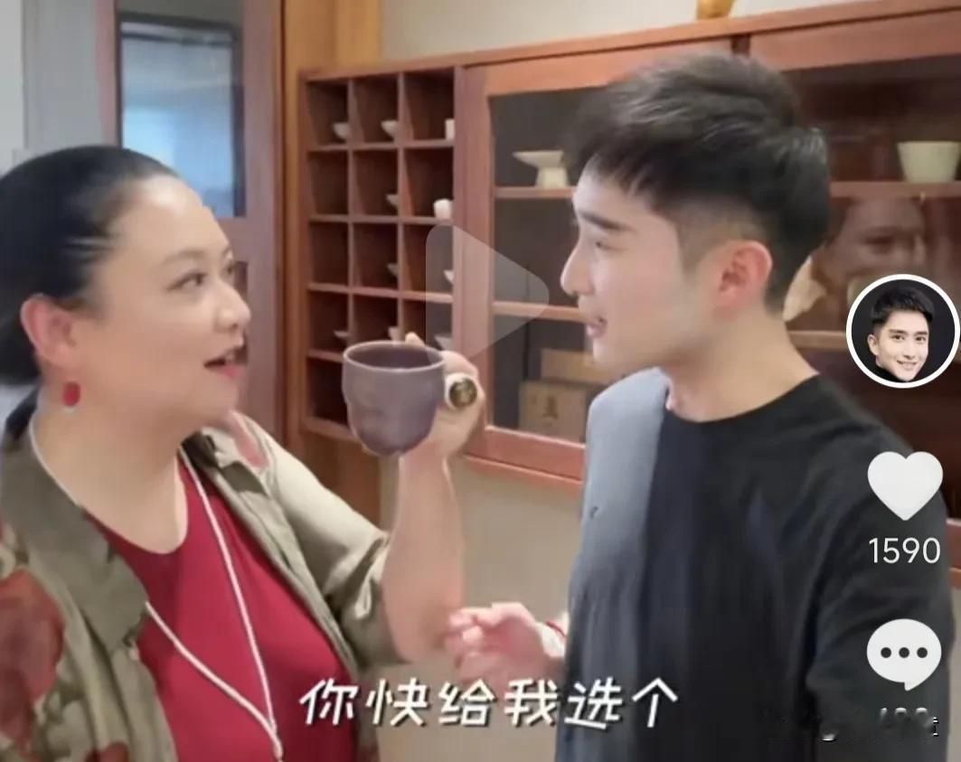 上海观众没想到吧，路易和张芳居然是上海主持圈中的好友？
在上海主持圈，有许多志同