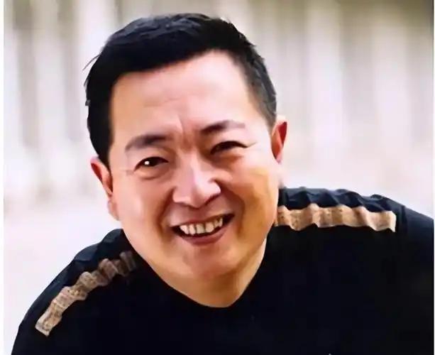 1992年，年仅36岁的主持人董浩，因误食海鲜送来医院时，肝脏已经全部坏死，医生