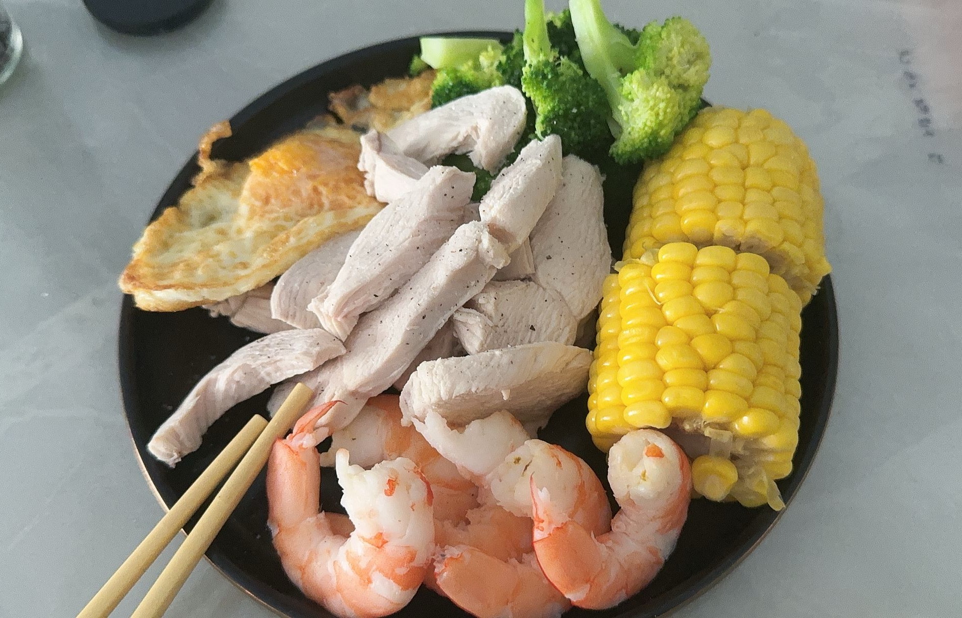 说起来昨天开始被母上投喂猫饭了！说是太热不想做饭…看看能坚持多久（？ 