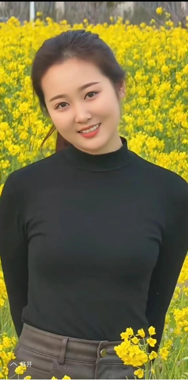 金字经·久别重逢
久别多年未见，
相逢怕泪潸然。
只道今朝笑语安。
叹，万言都化