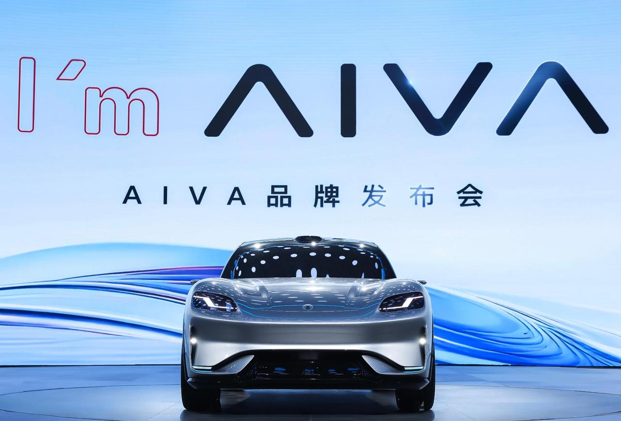 【赛豆AIVA首款新车前脸曝光】第一眼辨识度拉满，全封闭无格栅搭配像素拟人大灯，