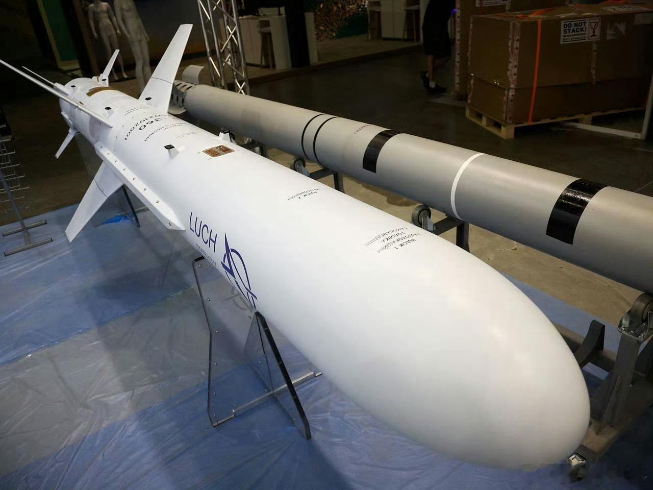 新罗西斯克遭“海王星”导弹袭击。当时拉响警报，学生们都躲在地下室里。不过我们的防