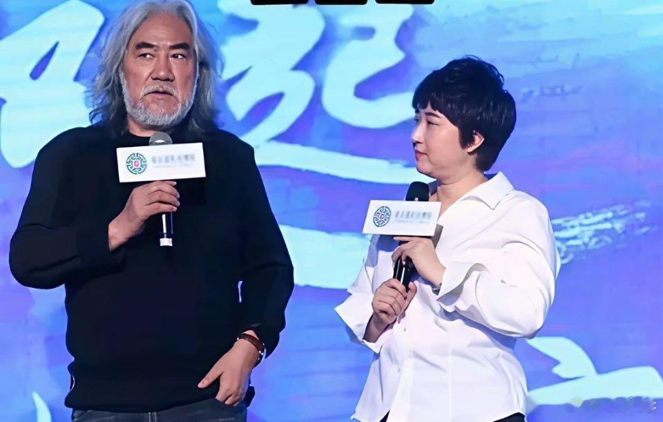 张纪中的大女儿，张雨芯已经快50岁了。是一位非常优秀的女性，曾经担任🥝副总裁。