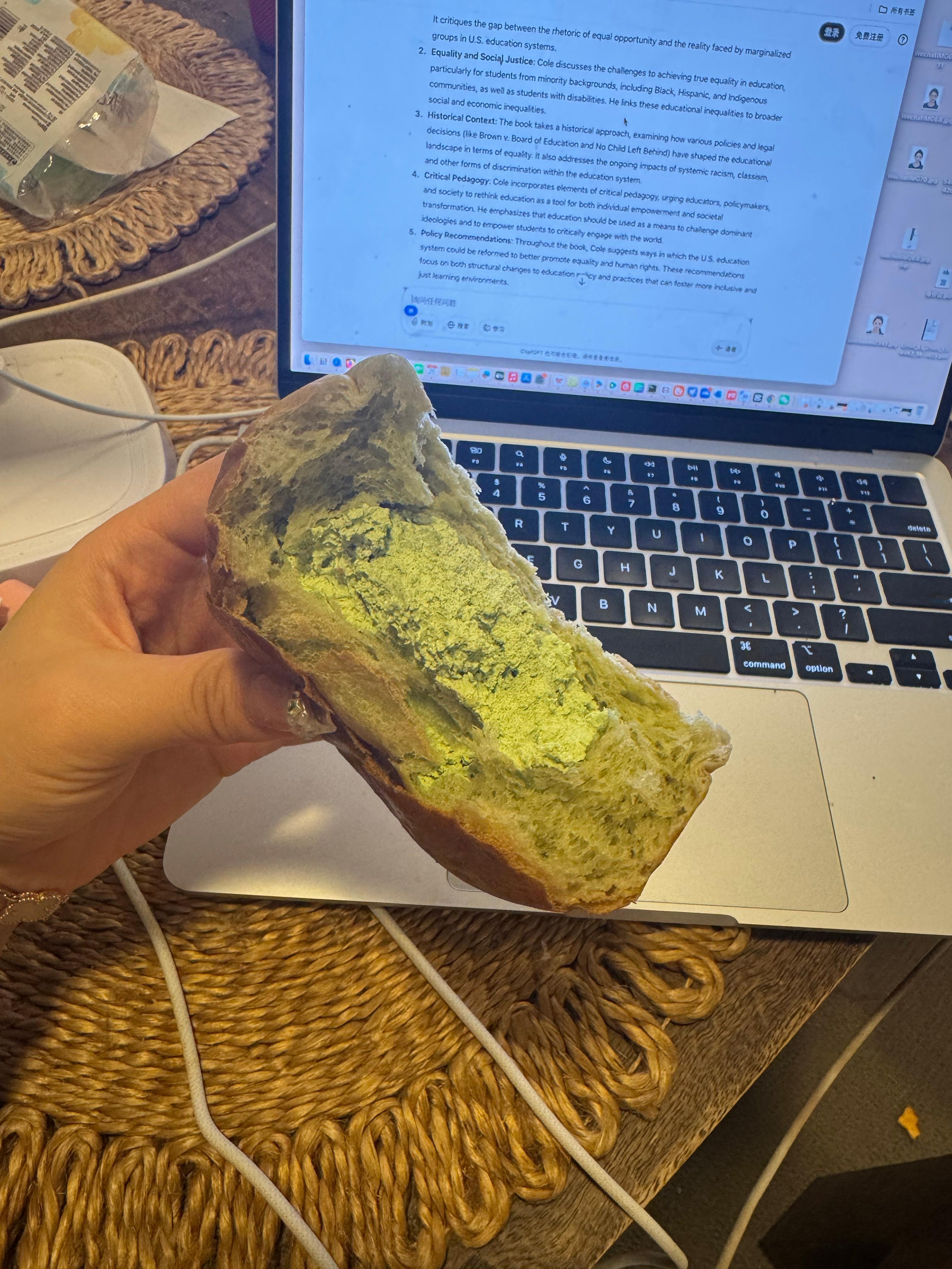 笨蛋怎么泡芙面包都分不清，买成了大面包好难吃哈哈哈哈哈 ​​​