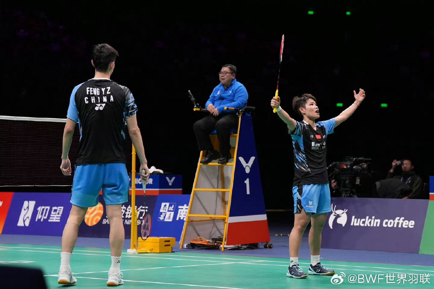 超爱蓝色战神，黄东萍和蓝色战衣太搭了，意气风发永远是赛场最迷人的模样。 