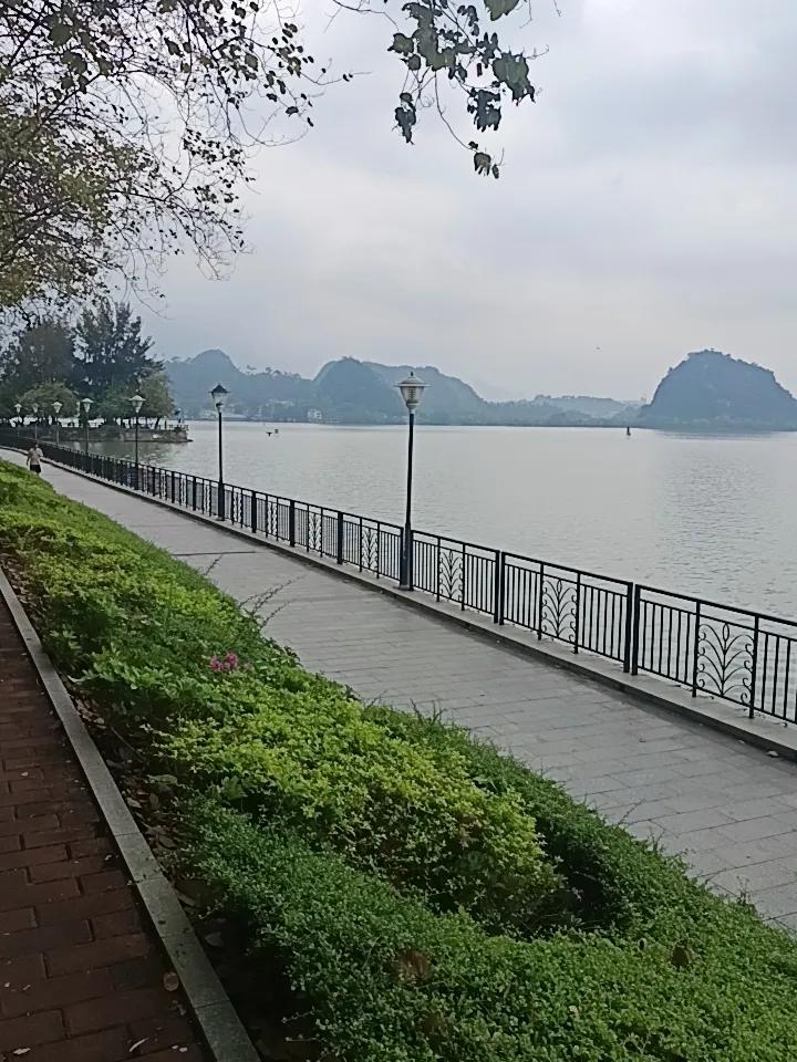 家人们谁懂啊，这里就是七星岩风景区
是全中国仅有的200多个5A级风景区之一
环