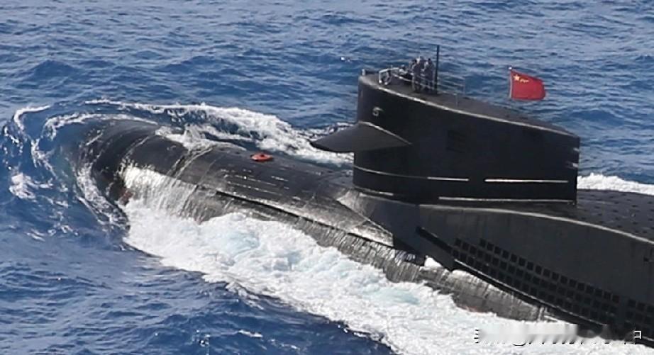 094改款高调亮相，12个发射筒清晰可见...过于落后可以展示

094基础型的