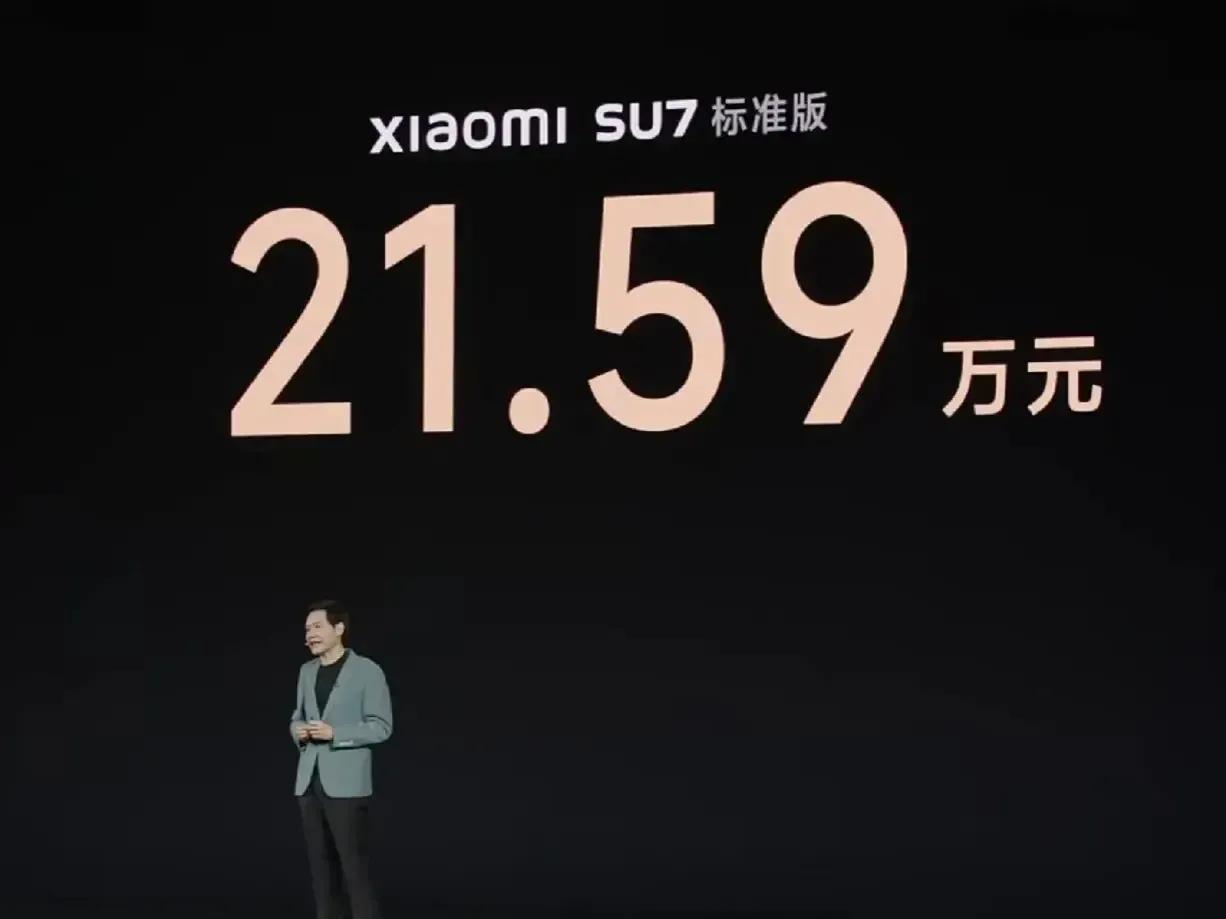 Xiaomi su7算是捅了马蜂窝
得罪了多少友商
公布价格的那一刻
这哪是碾压