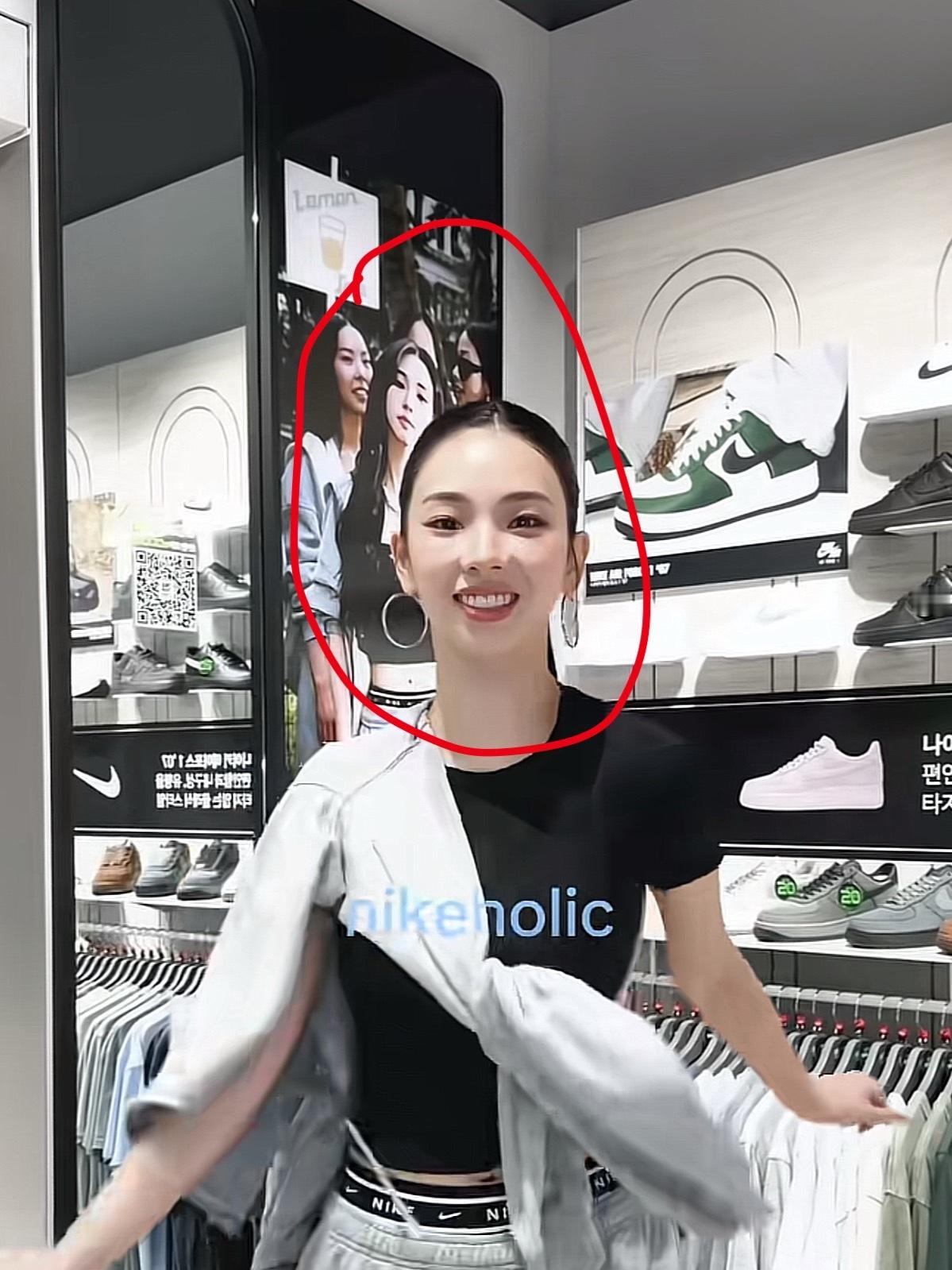 前面的人认识后面的模特吗？ ​​​