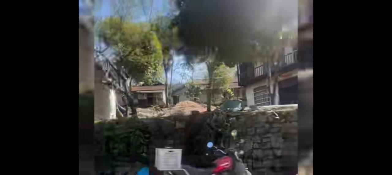 张雪机车夺冠，古宅一夜翻天。
当地政府用极高的效率修缮公路，推土机一往无前，大挖