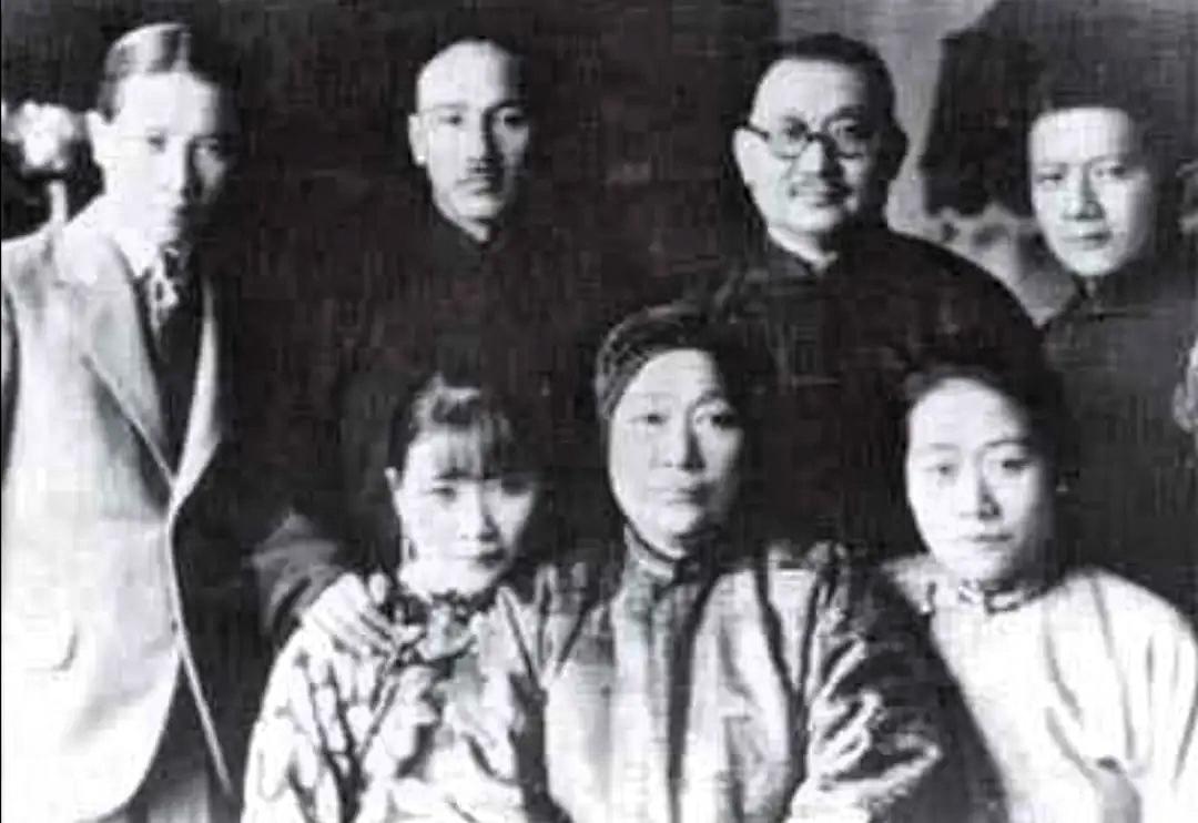 自从1840年以来，中华民族最大的敌人既不是列强，也不是满清朝廷，而是买办。为何