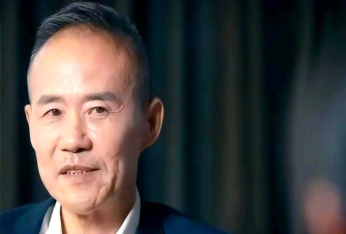 邓文迪和田朴珺同框，一个松弛一个紧绷，差距肉眼可见。

最近在洛杉矶艺术家蔡国强