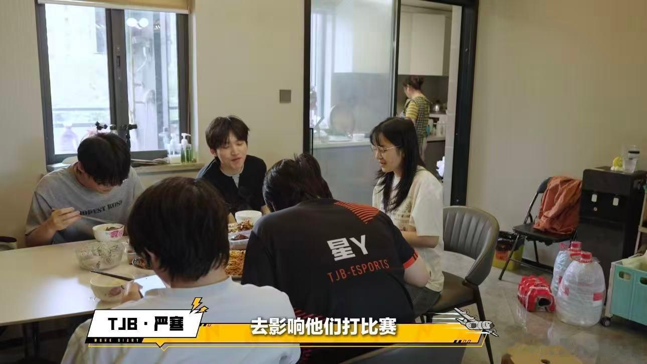 不做赛场观众执掌战队指挥席，漫长备赛周期全是细碎繁琐打工日常，精准洞察对手短板灵