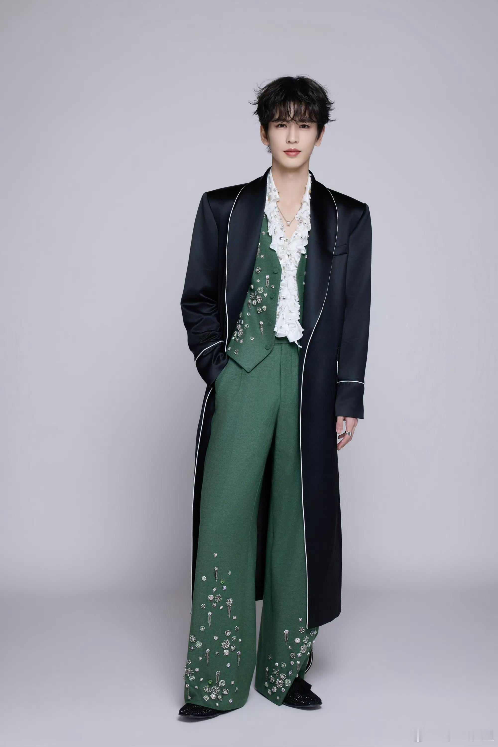 丁程鑫是棋子张凌赫是理想型 看丁程鑫一会儿无辜一会儿认真的样子，还挺鲜活。可感情
