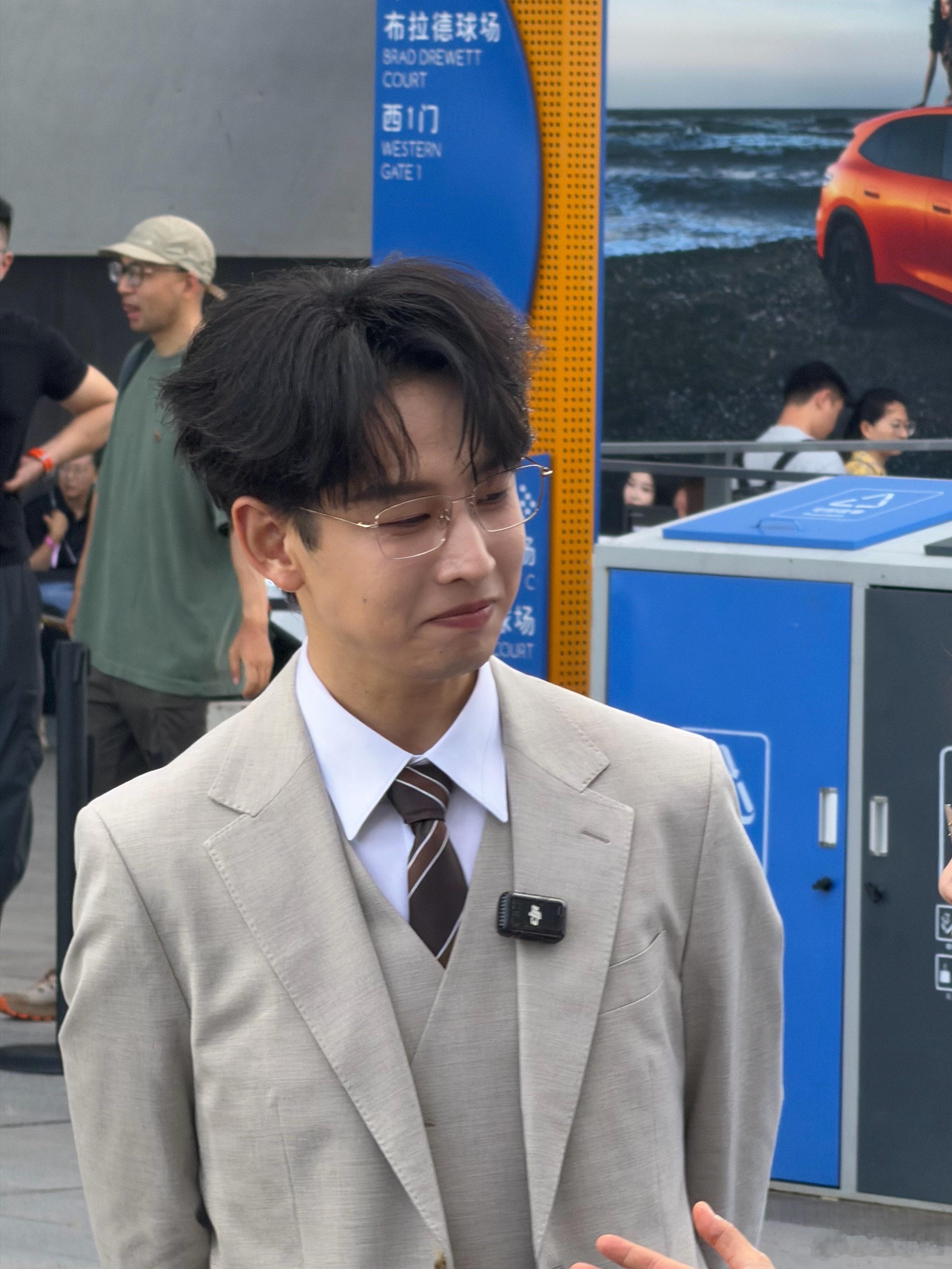 大家好，在京参加极狐αT7的发布会，今天是拥有两个身份的男人。[doge]见到新