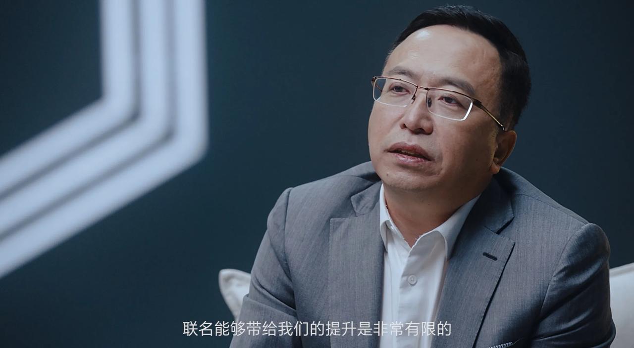 赵明称联名对手机影像提升有限
荣耀CEO赵明认为联名对手机影像提升有限，强调荣耀