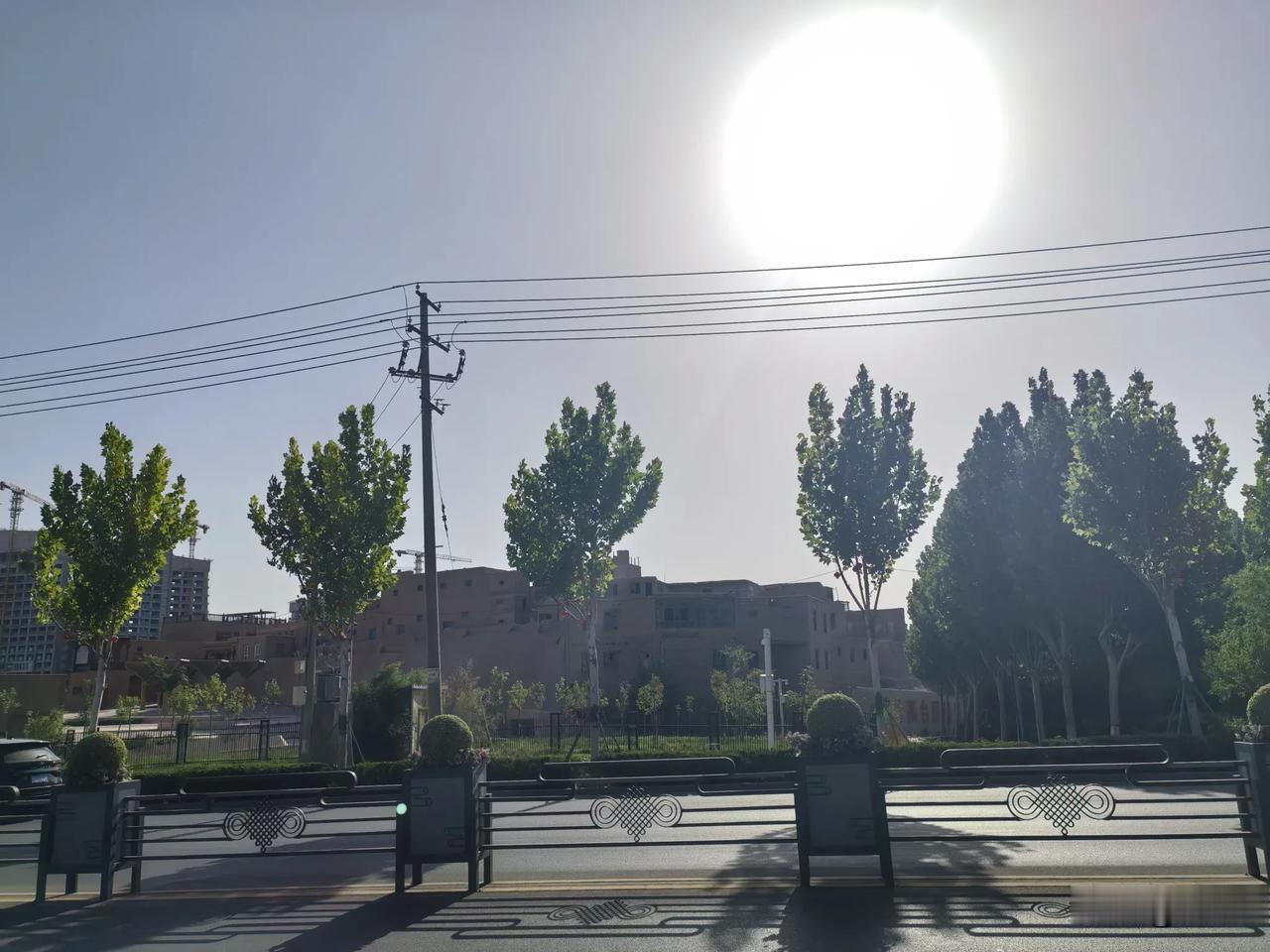 这几天一个叫沐风燕子的网红火了！
全网都因为沐风燕子的老公，大军出轨的事，找到燕