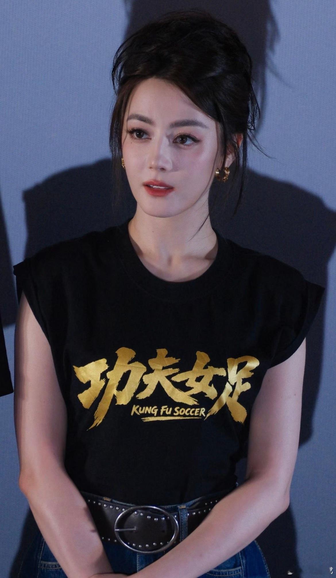 迪丽热巴要啥有啥一身韧劲奔赴演艺之路，迎难而上绝不退缩，为认真敬业的迪丽热巴点赞