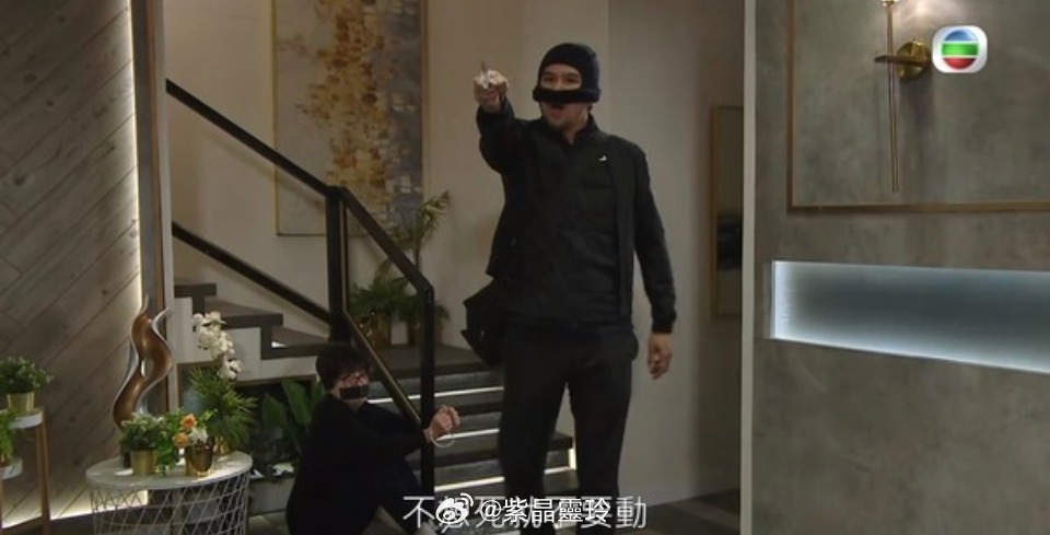 愛回家丨「何賊」驚爆離巢 行蹤詭秘IG轉私人模式 入行12年只演閒角《新聞女王2