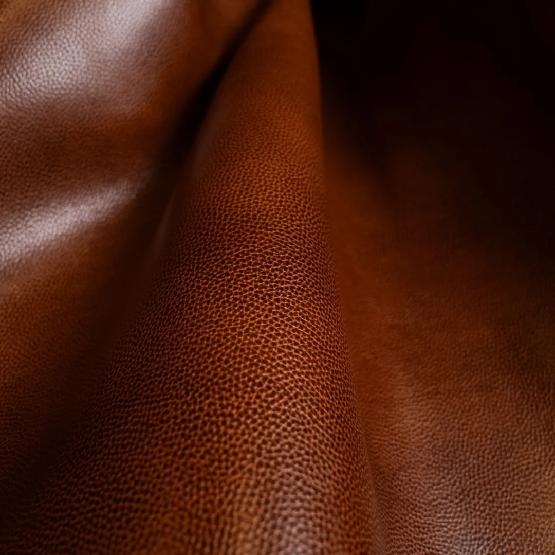 不只是皮革，而是一种质感叙事。