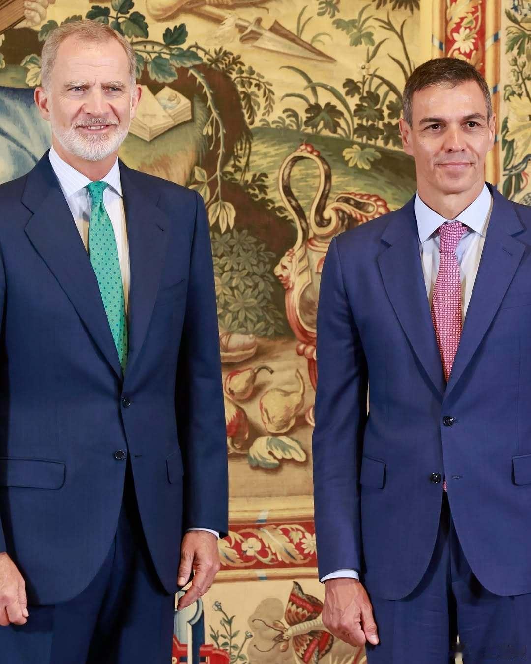 西班牙王室 🇪🇸7月29日，费利佩国王在马略卡岛的阿尔穆达纳宫会见首相桑切斯