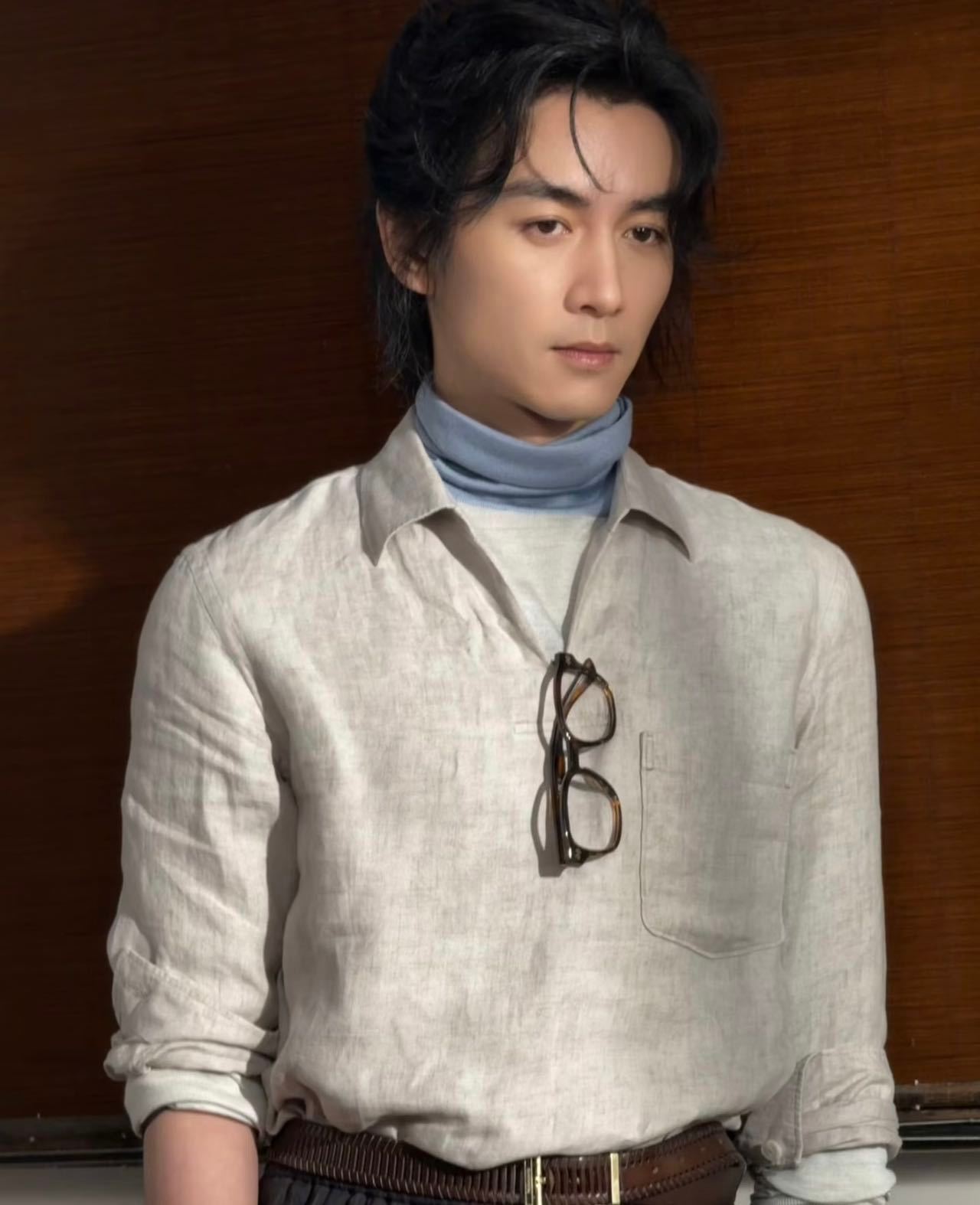 演员脸的天花板，应该就是陈晓 这样吧？自带故事感，凌厉的锋芒之中带着温润的谦逊，