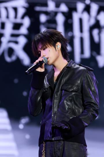 张子墨清唱孤雏 张子墨国乐无双金曲z盛典 没有伴奏反而更凸显张子墨的唱功！《孤雏