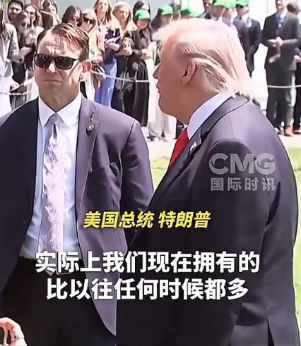 2026年5月1日，白宫记者会现场直接上演大型“翻车名场面”，特朗普嘴硬说大话，