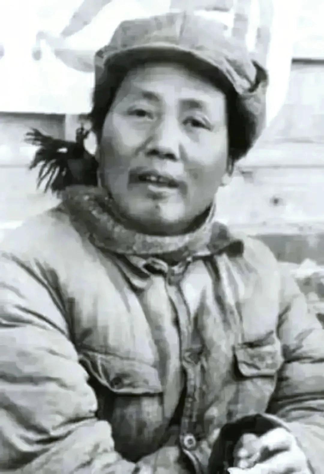 这应该是主席形象“最差”的一张照片了，但也侧面反应出了主席等老一辈革命家创业的不